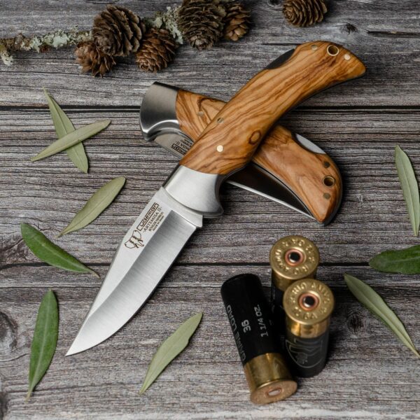 CUDEMAN - FOLDING SKINNER 9CM STANDARD BLADE, SATIN OLIVE WOOD HANDLE